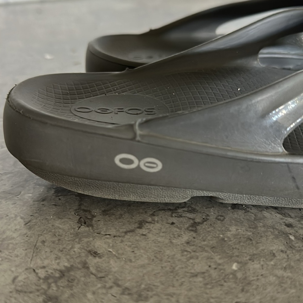Oofos - Picture 3 of 4